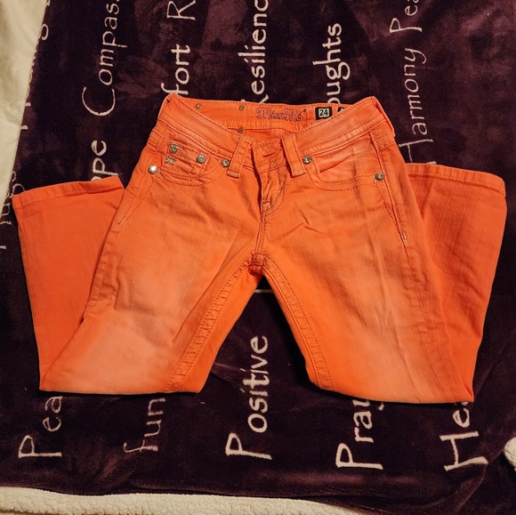 Miss Me Coral Pink Rhinestone Embellished Capri / Mid Rise Jeans 24 - Picture 4 of 9